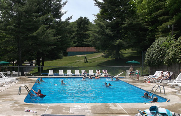 swimming pool and splash area at Adventure Bound Cooperstown