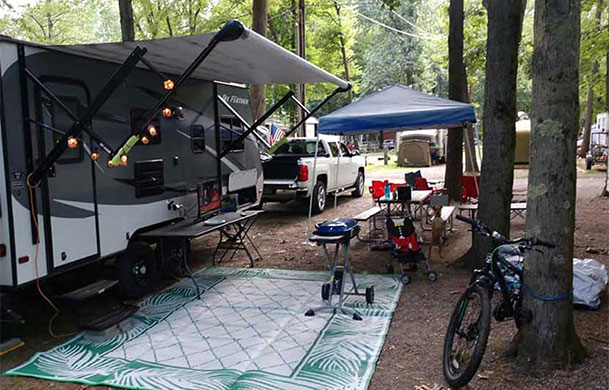 Full-hookup RV campsite with water, electric, and sewer at Green Valley